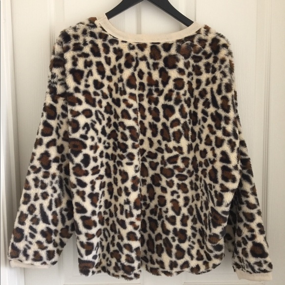 Easel Leopard Top - Picture 5 of 6
